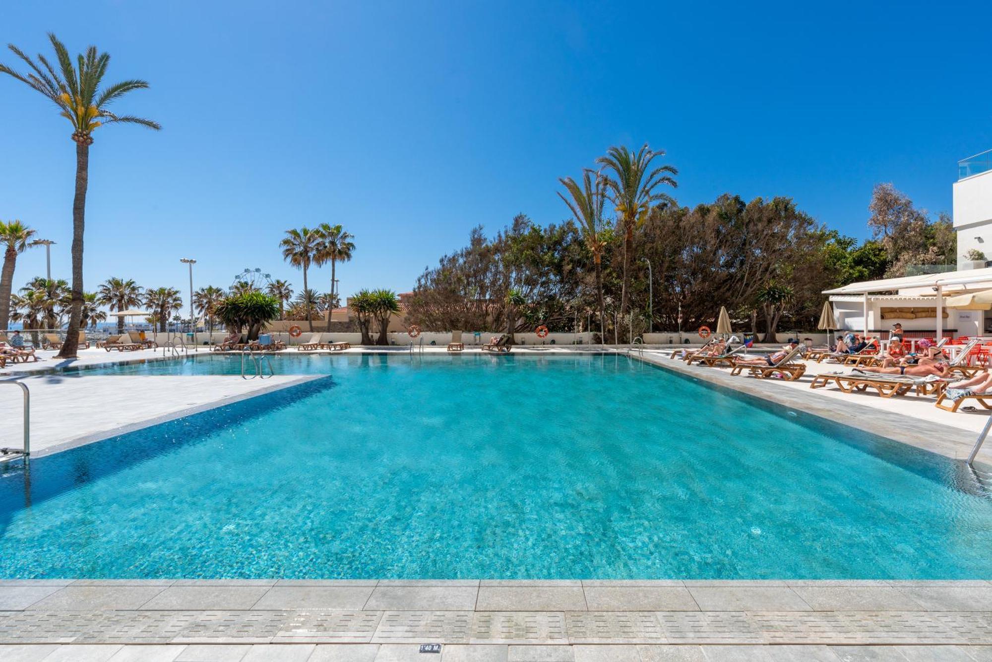 Wintowinrentals Executive Apt In Ocean House Complex Τορρεμολίνος Εξωτερικό φωτογραφία
